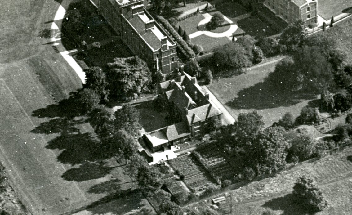 Aerial photo showing North House c. 1948