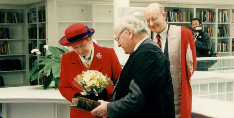 The Queen talks to Emeritus Fellow Mr Peter Glazebrook MA
