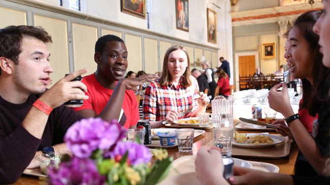 Image of Photo of students eating lunch in Hall