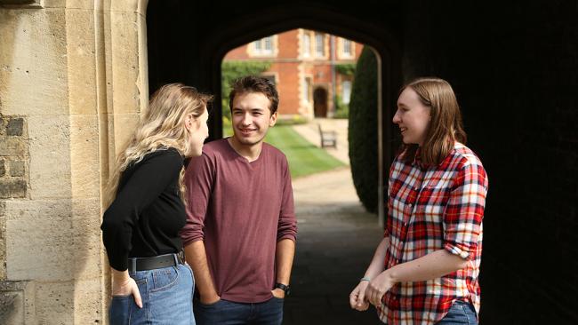 Image of Three students talking in an archway