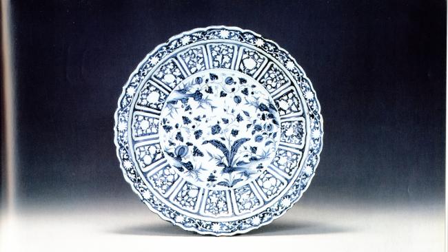 Image of Image of a 14th Century underglaze blue dish with an inscribed panel in the cavetto