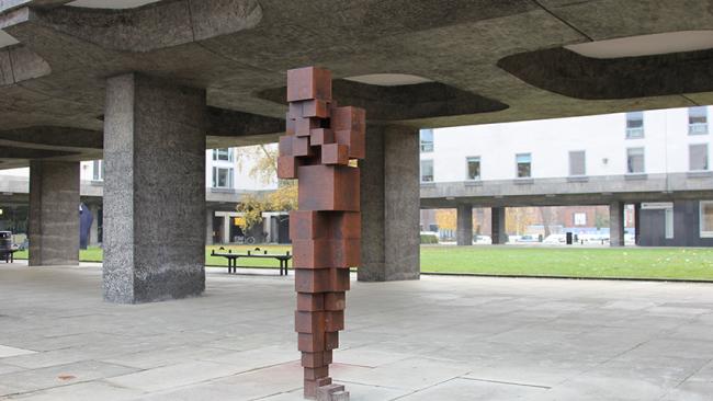 Image of The Daze IV sculpture at the Sidgwick Site.
