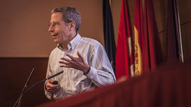 Image of Eric Maskin speaking at an event