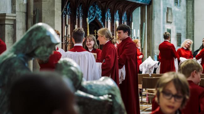 Choir chatting in Transept